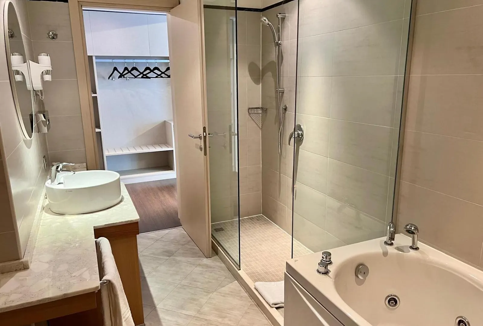 Unico Hotel Ossona 4*,